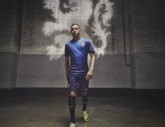 开云体育app-跨越太平洋的焦点之战，当广东烈焰遇上快船巨浪，福克斯如何照亮篮球的第三种可能