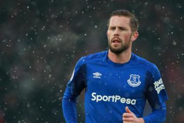 开云体育入口-绿茵场上的篮球风暴，2026世界杯焦点战演绎太阳火力压制湖人传奇