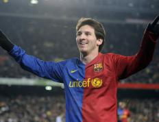 开云官网-最后一圈的逆袭，梅赛德斯险胜红牛二队，皮亚斯特里却统治全场