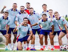 开云官方app入口-包含西班牙轻松-击败罗马尼亚，实现完胜的词条