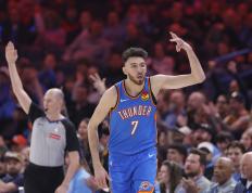 开云体育中国-佛罗伦萨防守力表现出色，士气大振