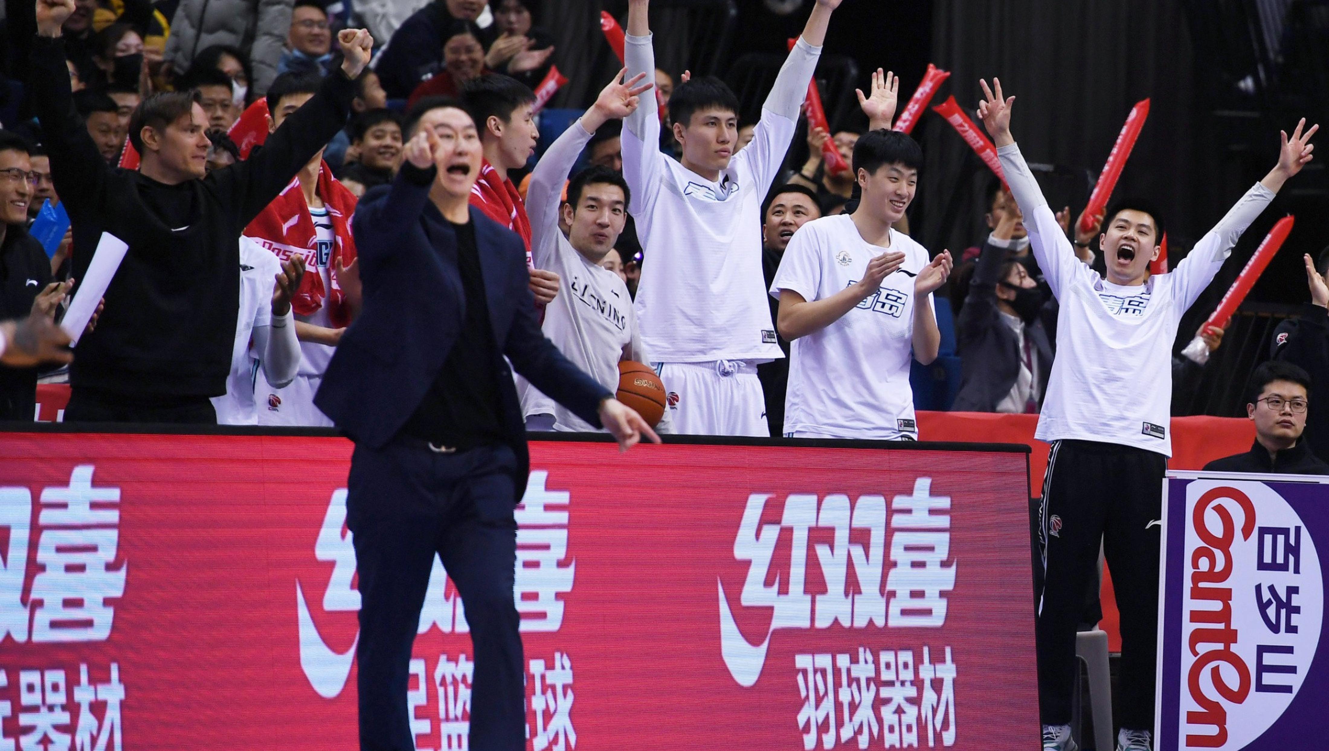 开云体育在线-青岛队接连取得胜利，展现出强大实力