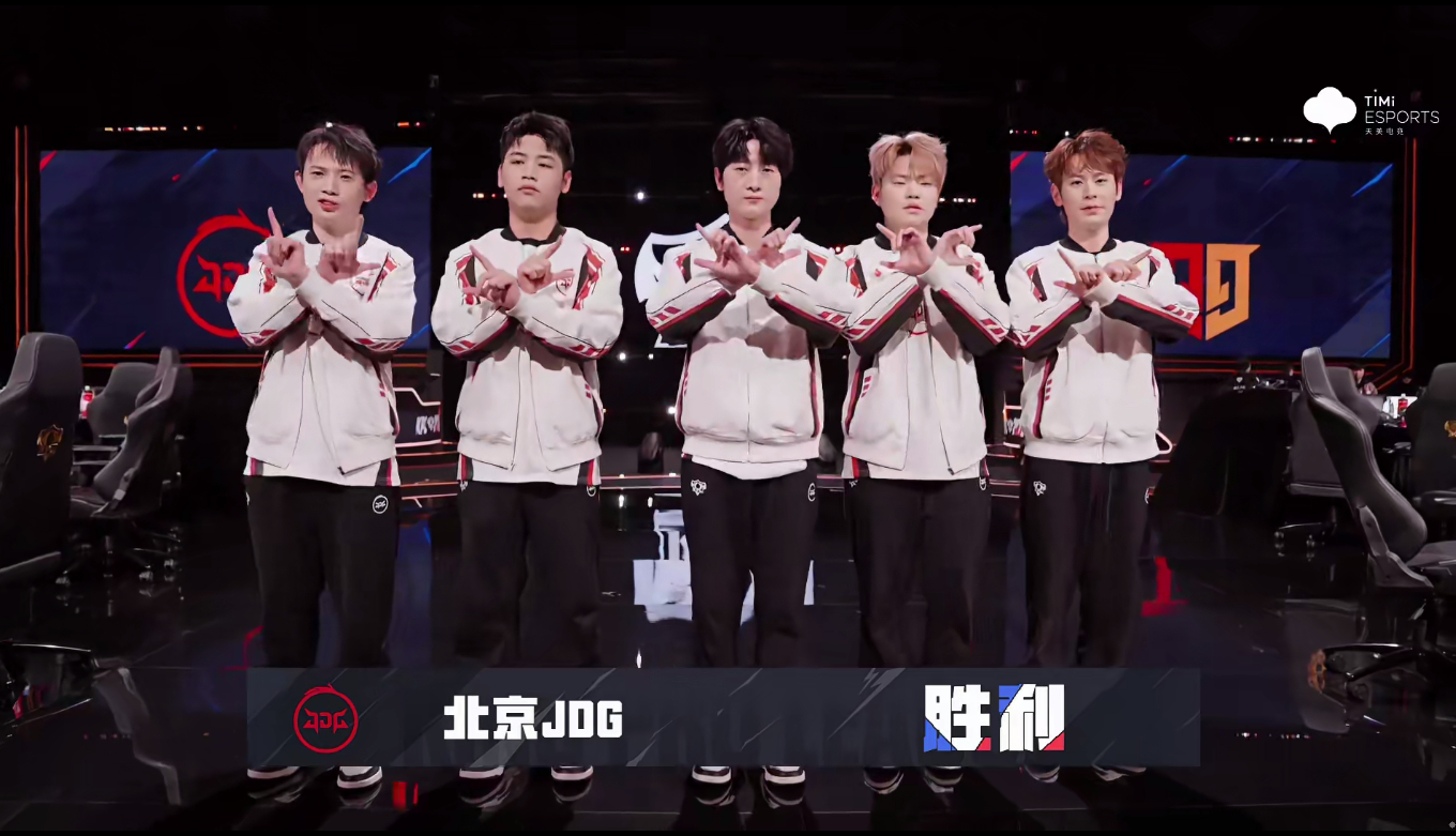 开云体育-JDG血洗FLY，Chovy打出惊人五杀焦点之战四强赛，留下经典瞬间