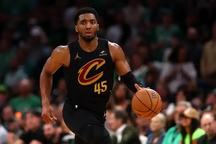 开云体育-米切尔领军爵士击败湖人,豪取九连胜