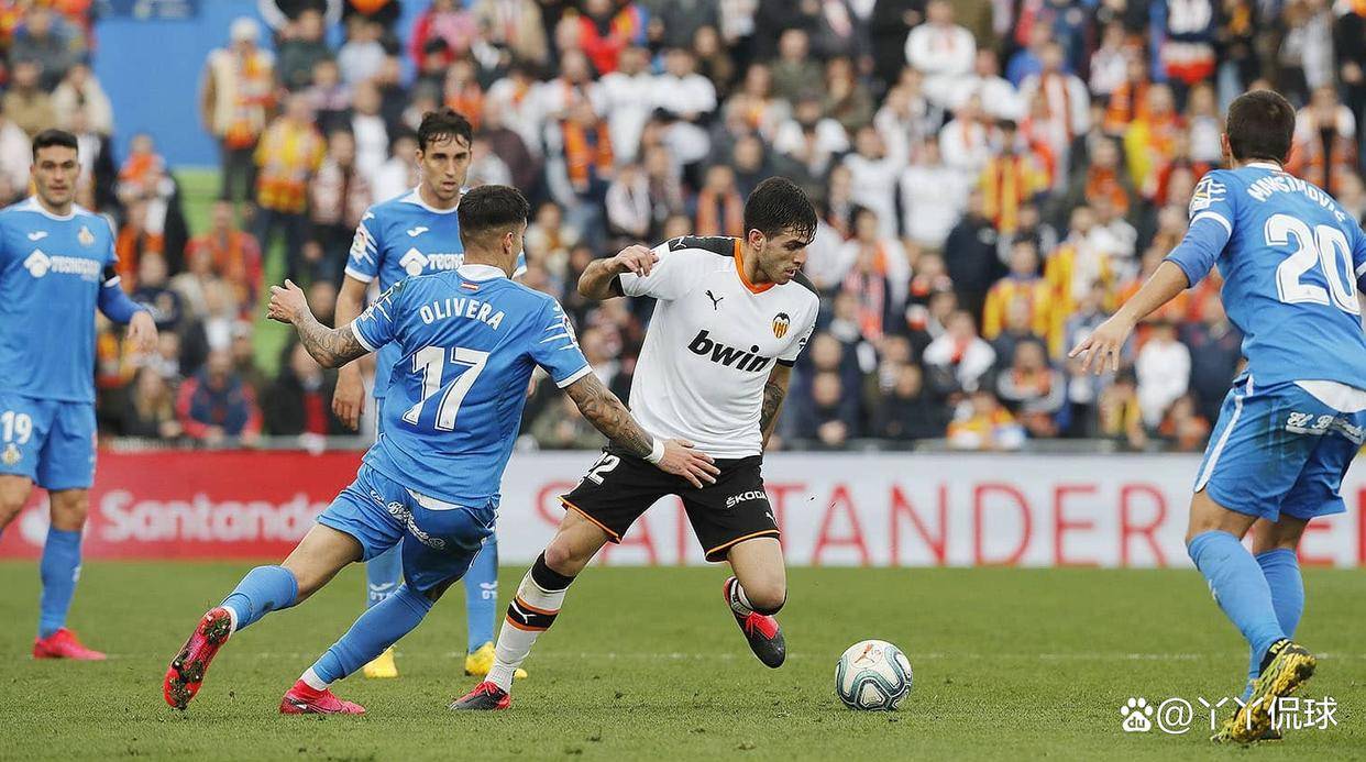 开云体育官网-瓦伦西亚主场轻松获胜，保持不败
