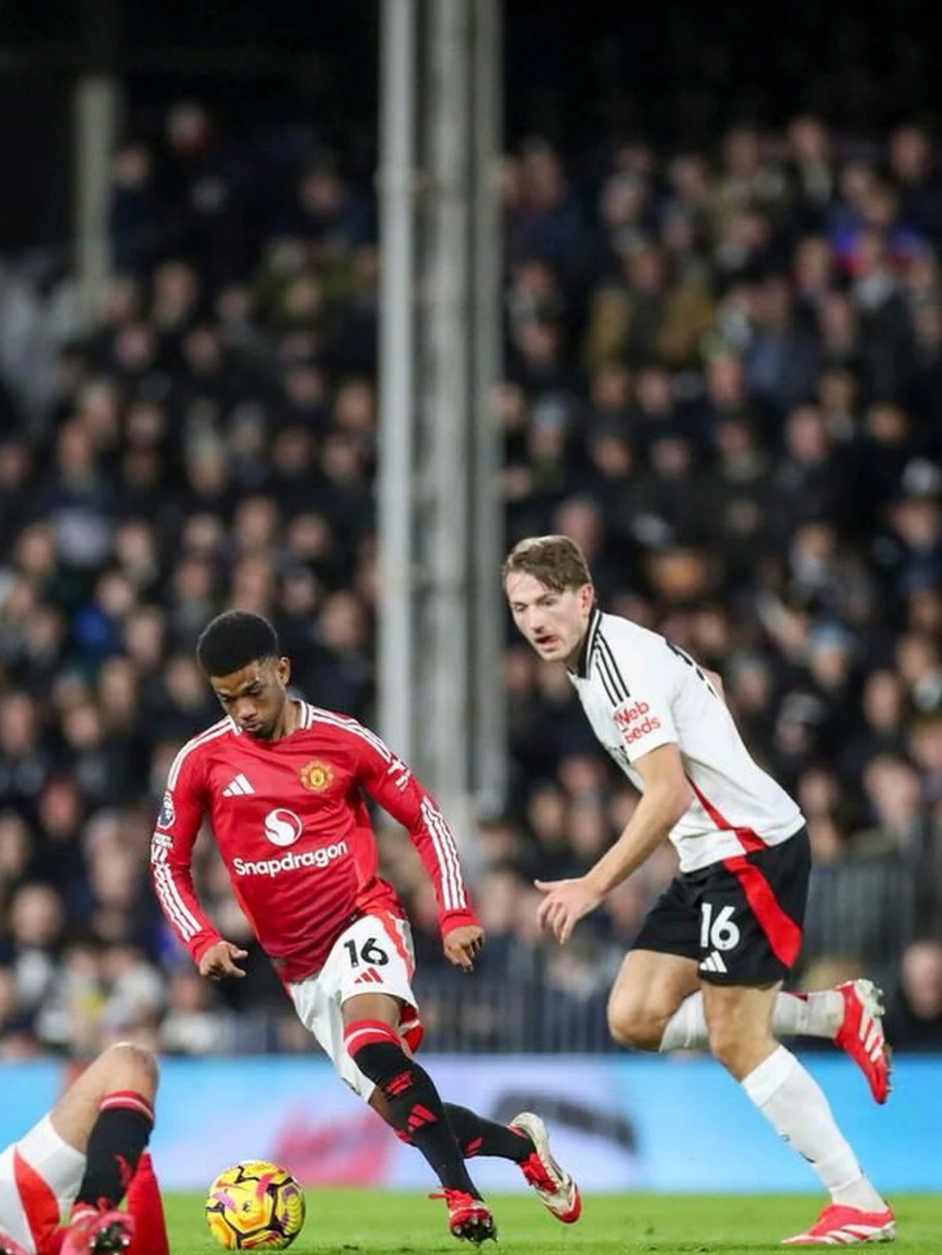 开云体育平台APP-曼联取得关键胜利，继续追赶争冠集团