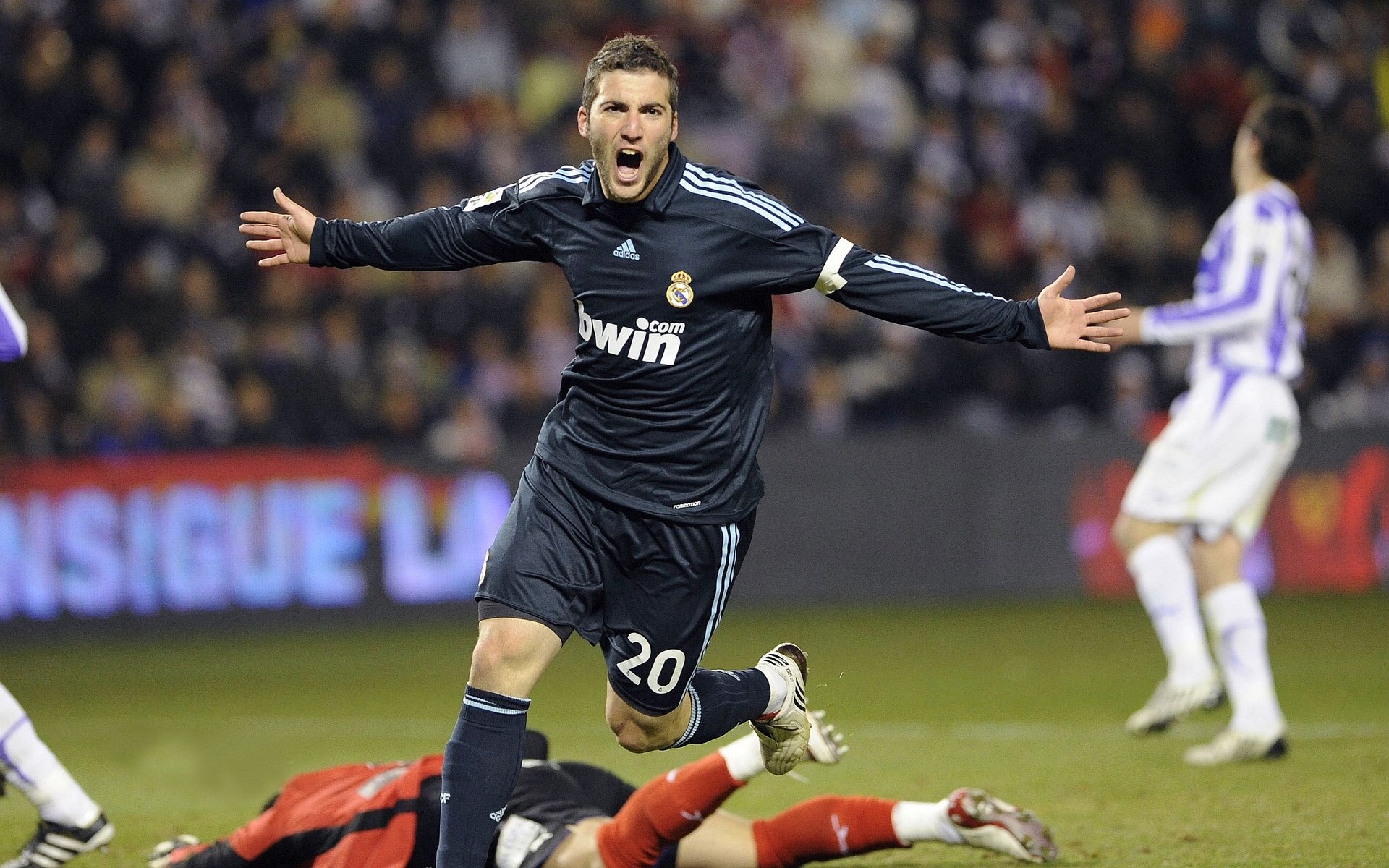 开云体育app-双重燃烧,当葡萄牙绝杀日本时,梁靖崑用怒吼点燃另一个战场